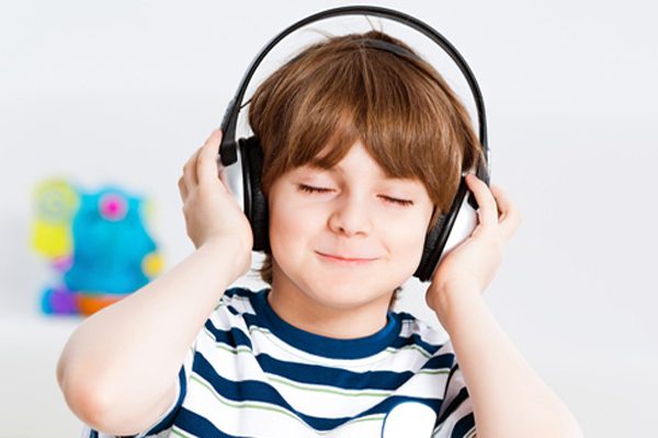 Giúp trẻ học tiếng Pháp bằng cách cho trẻ nghe các bài hát thiếu nhi